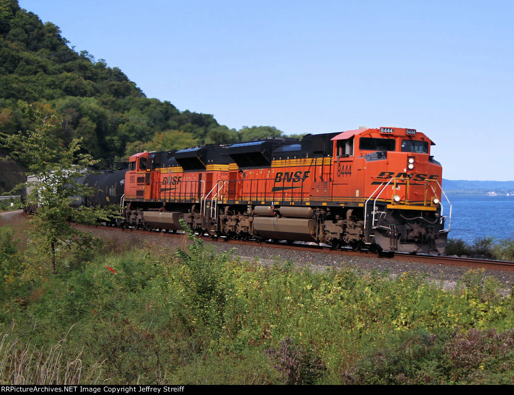 BNSF 8444